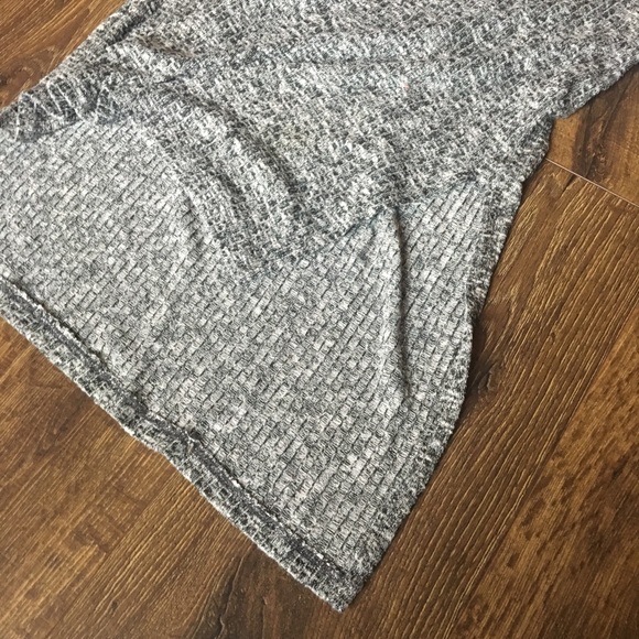 TEE - Picture 4 of 8